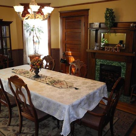 Bed and Breakfast The Corner House Bed & Breakfast Nicholasville Экстерьер фото