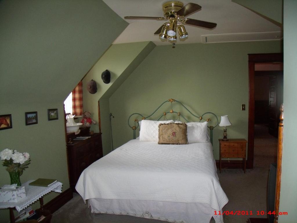 Bed and Breakfast The Corner House Bed & Breakfast Nicholasville Номер фото