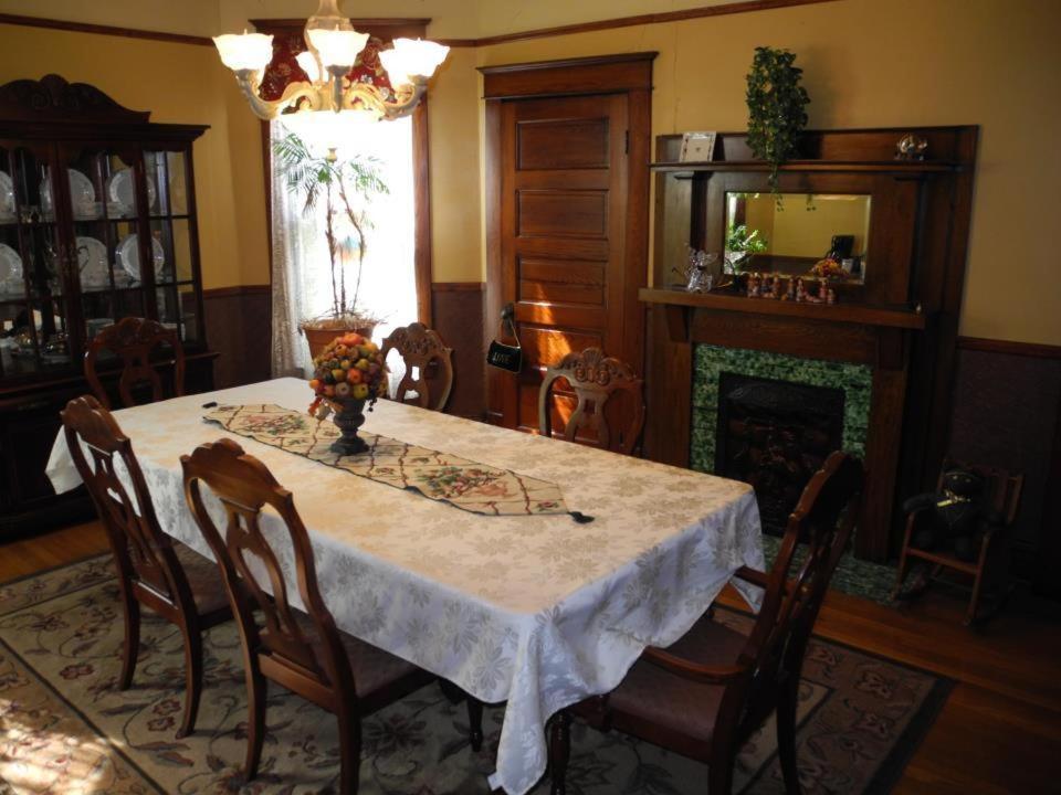 Bed and Breakfast The Corner House Bed & Breakfast Nicholasville Экстерьер фото